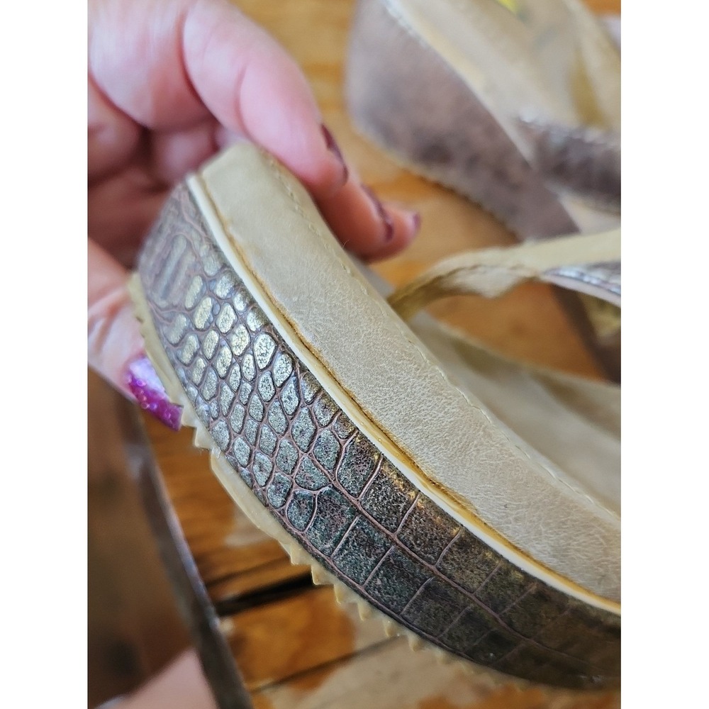 Volatile Croc Embossed Metallic Wedge Thong Flip Flop Platform Sandals Size 7 - Picture 15 of 16